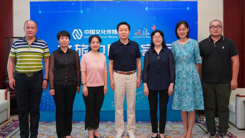 传媒公司加盟与直营：模式解析与选择要点